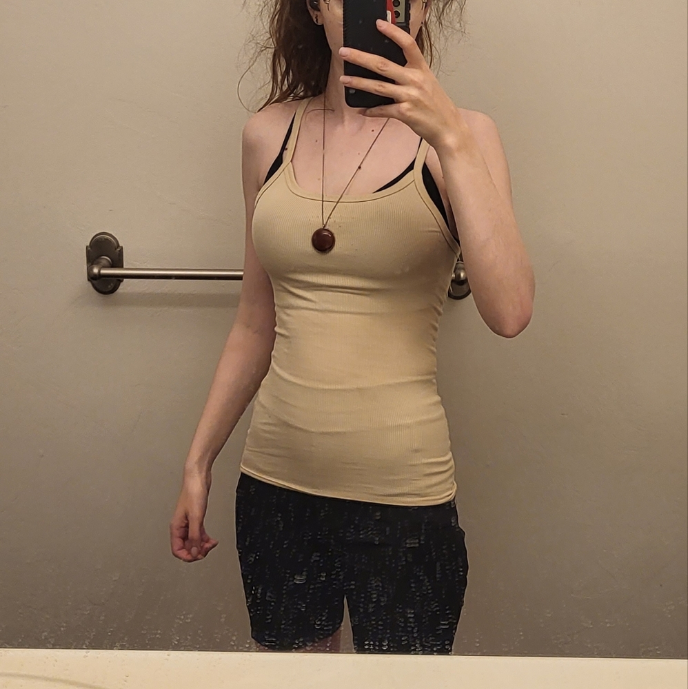 ✨️ $2 when bundled✨️Cream tank top